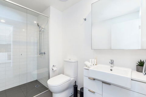 KOZYGURU FORTITUDE VALLEY AMAZING VIEW 2BED APT + FREE PARKING QFV010 - Accommodation NSW 1