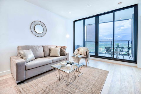 KOZYGURU FORTITUDE VALLEY HIGH LEVEL 2 BED APT + FREE PARKING QFV179-2612 - Accommodation NSW 0