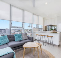 KOZYGURU NEWSTEAD DESIGNER 2 BED APT FREE PARKING POOL  GYM QNE088 - Accommodation NSW