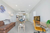 KOZYGURU PARRAMATTA CBD LUXURY 2 BED APT  FREE PARKING NPA011