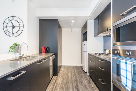 KOZYGURU SOUTH BRISBANE FUNKY 1 BED APT FREE PARKING QSB027-1810 - Accommodation NSW 2