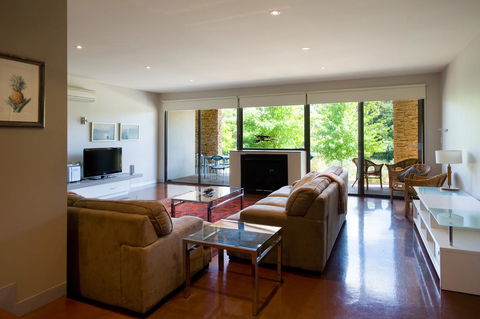 Lake Daylesford Lodge 4 - Accommodation NSW 2