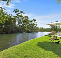 Lake Frontage family fun home - Accommodation NSW