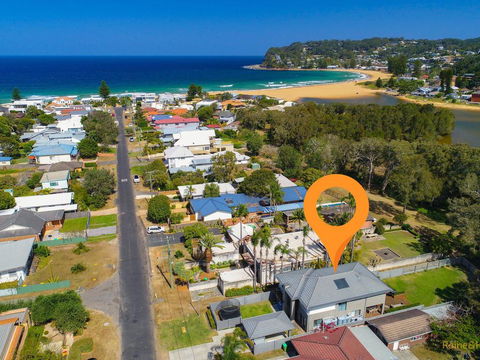 Lakeside Luxury - 13 Lake Street - Accommodation NSW 2