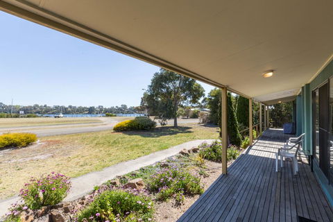 Lakeview - Waterviews On Newlands Arm - Accommodation NSW 2