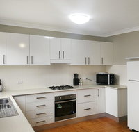 Large 5-Bedroom House with Wifi  Netflix Close to Taronga Western Plains Zoo - Accommodation NSW