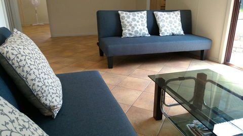 Large 6-Bedroom House With Wifi & Netflix Close To Singleton CBD Hunter Valley - Accommodation NSW 2