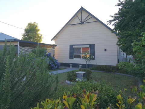 Large 6-Bedroom House With Wifi & Netflix Close To Singleton CBD Hunter Valley - Accommodation NSW 0