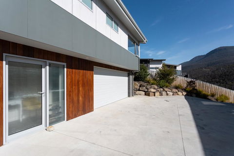 Lenah Valley Guesthouse - Accommodation NSW 2