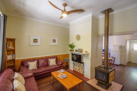 Lewana Cottages - Accommodation NSW 2