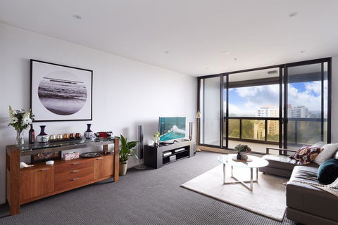Light-Filled Designer Apartment With Amazing Views - Accommodation NSW 3