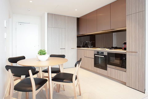 Luxe Apartment Five Minutes From Airport And City - Accommodation NSW 3