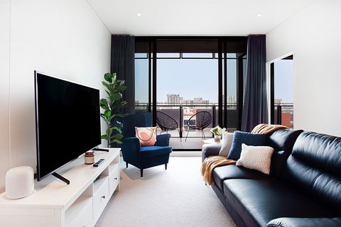 Luxe Apartment Five Minutes From Airport And City - Accommodation NSW 0