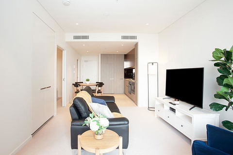 Luxe Apartment Five Minutes From Airport And City - Accommodation NSW 2