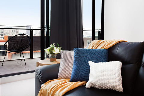 Luxe Apartment Five Minutes From Airport And City - Accommodation NSW 1
