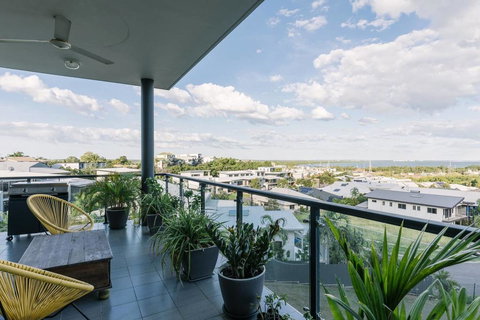 Luxury & Location - Sea Views With Modern Class ! - Accommodation NSW 3