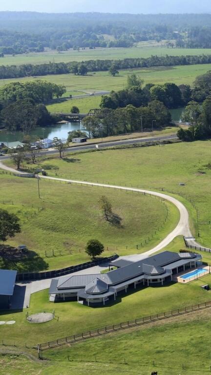 Luxury 4 Bedroom Apartment - Accommodation NSW 1