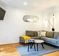 Luxury Spacious 2 Bedroom Fitzroy Apartment - Accommodation NSW