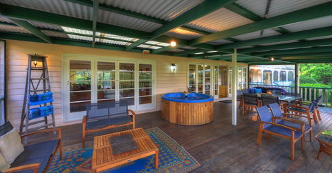 Maleny Homestead & Cottage - Accommodation NSW 3