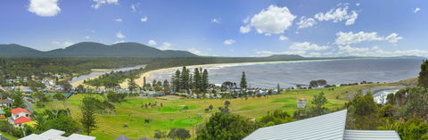 Malibu Holiday House, 6 Dulconghi Street - Accommodation NSW 2