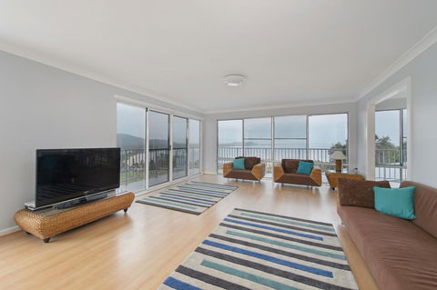 Malibu Holiday House, 6 Dulconghi Street - Accommodation NSW 3