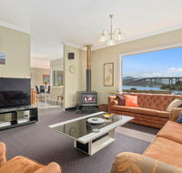 Manfield City Waterfront View Cottage - Accommodation NSW