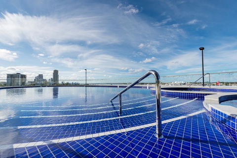 Meriton Suites Southport - Accommodation NSW 2