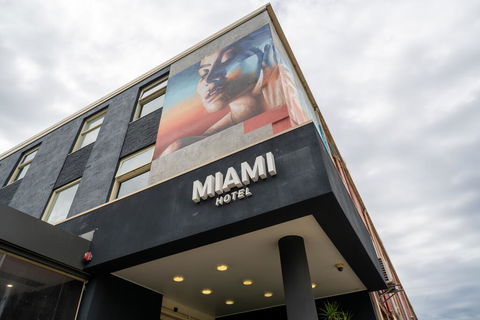 Miami Hotel Melbourne - Accommodation NSW 0