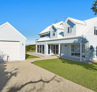 Middle Rock Beach House - Beach Front Lake Cathie - Accommodation NSW