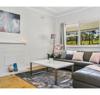 Modern Aus home on the edge of North Ryde Oval - Accommodation NSW