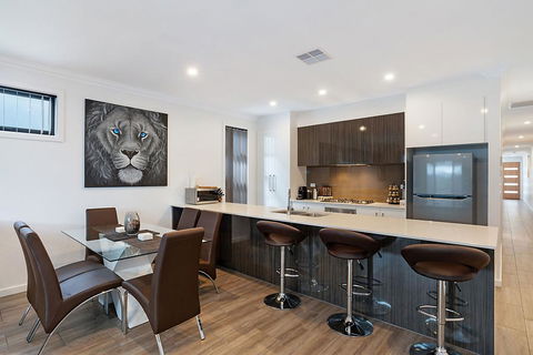 Modern Luxury At Christies Beach - Accommodation NSW 1