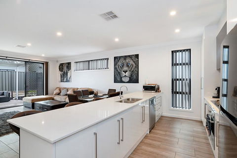 Modern Luxury At Christies Beach - Accommodation NSW 0