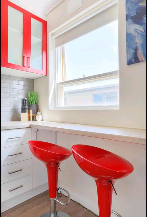 Modern St Kilda East Apartment - Free Parking - Accommodation NSW 3