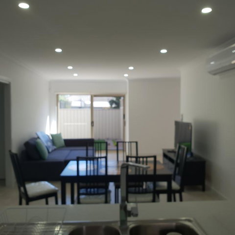 Modern Style Central Location Golden House - Accommodation NSW 0