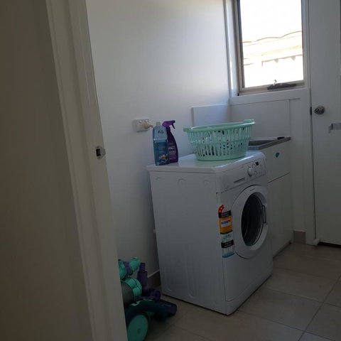 Modern Style Central Location Golden House - Accommodation NSW 3