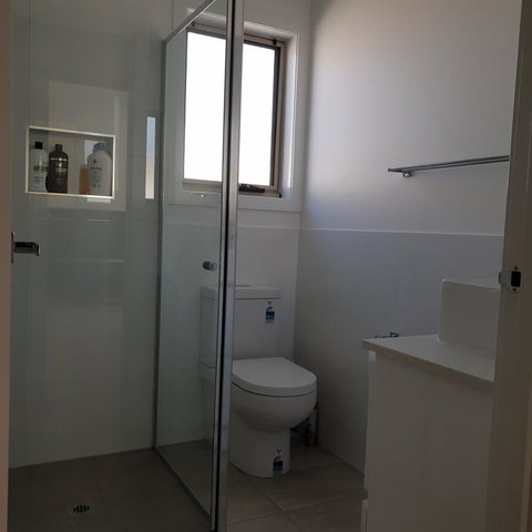 Modern Style Central Location Golden House - Accommodation NSW 1