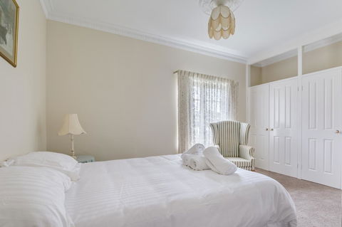 Serpentine Rose - Accommodation NSW 7