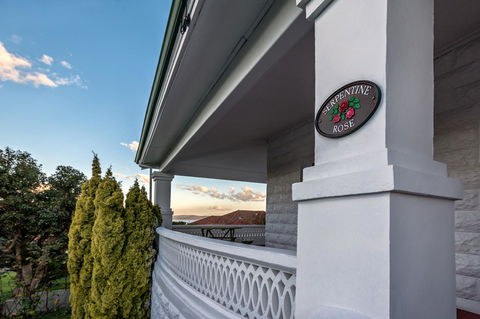 Serpentine Rose - Accommodation NSW 0