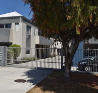 Central Executive Townhouse - Accommodation NSW