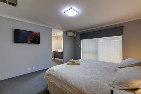 Rainbow Dream House - Accommodation NSW 7