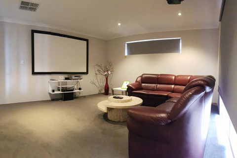 Rainbow Dream House - Accommodation NSW 22