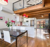 Spacious Central Townhouse - Accommodation NSW