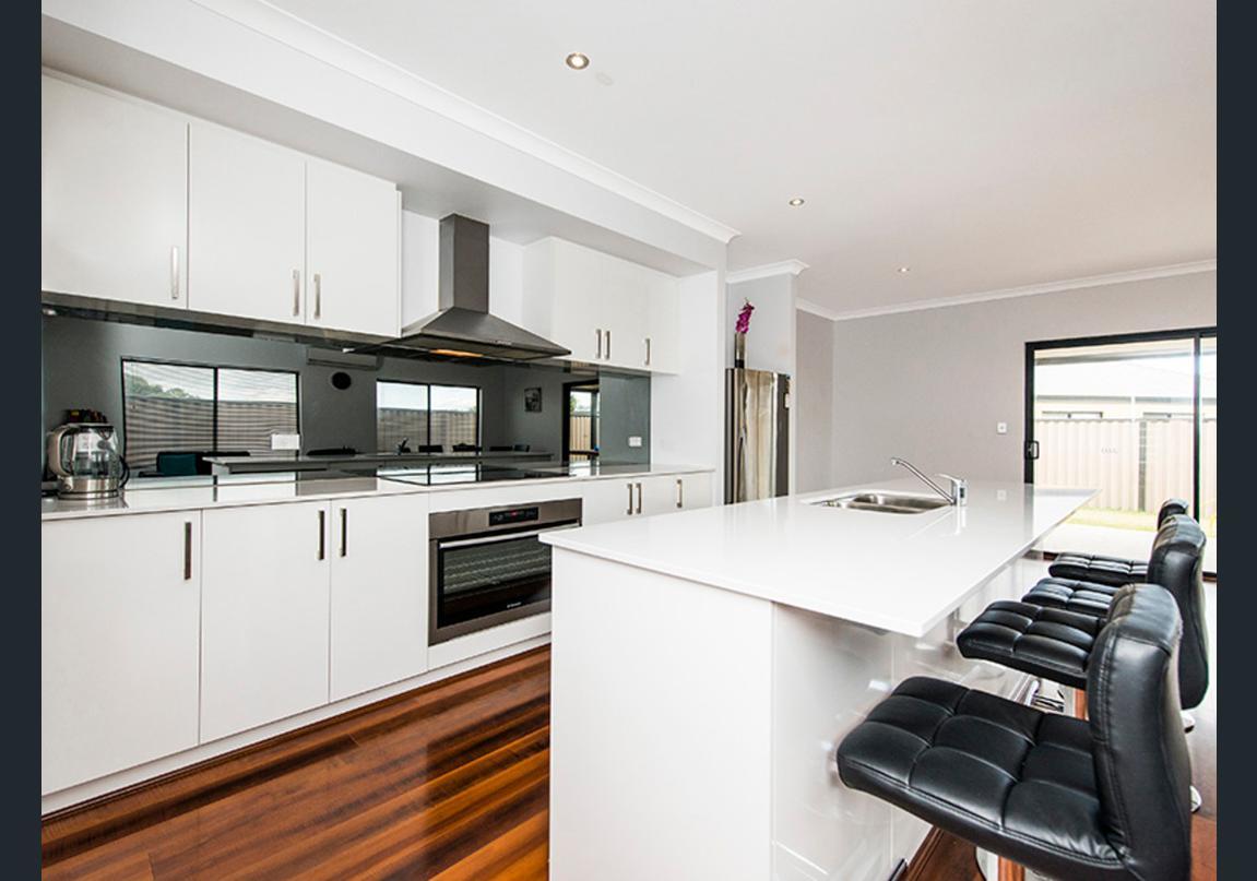 Piara Waters WA Accommodation NSW