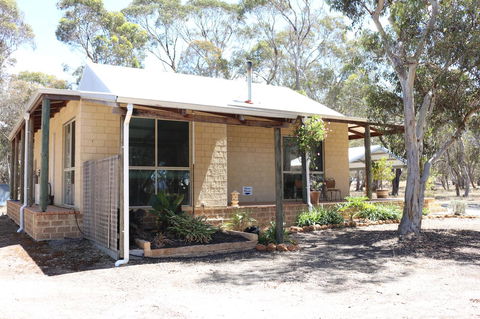 Kendenup Cottages And Lodge - Accommodation NSW 22