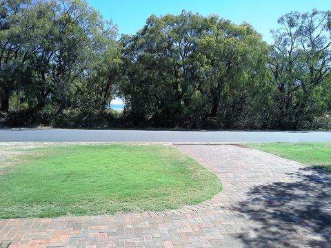 Busselton Beachfront - Accommodation NSW 2