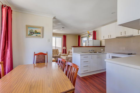 Brilliant, Neat, Convenient, Family-friendly House - Accommodation NSW 3