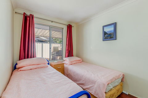 Brilliant, Neat, Convenient, Family-friendly House - Accommodation NSW 9