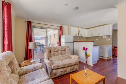 Brilliant, Neat, Convenient, Family-friendly House - Accommodation NSW 7