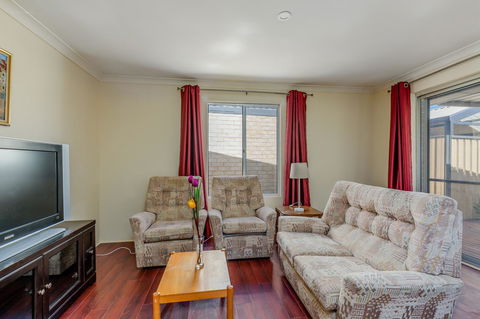 Brilliant, Neat, Convenient, Family-friendly House - Accommodation NSW 6