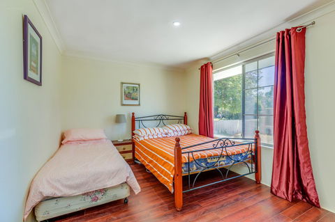 Brilliant, Neat, Convenient, Family-friendly House - Accommodation NSW 8